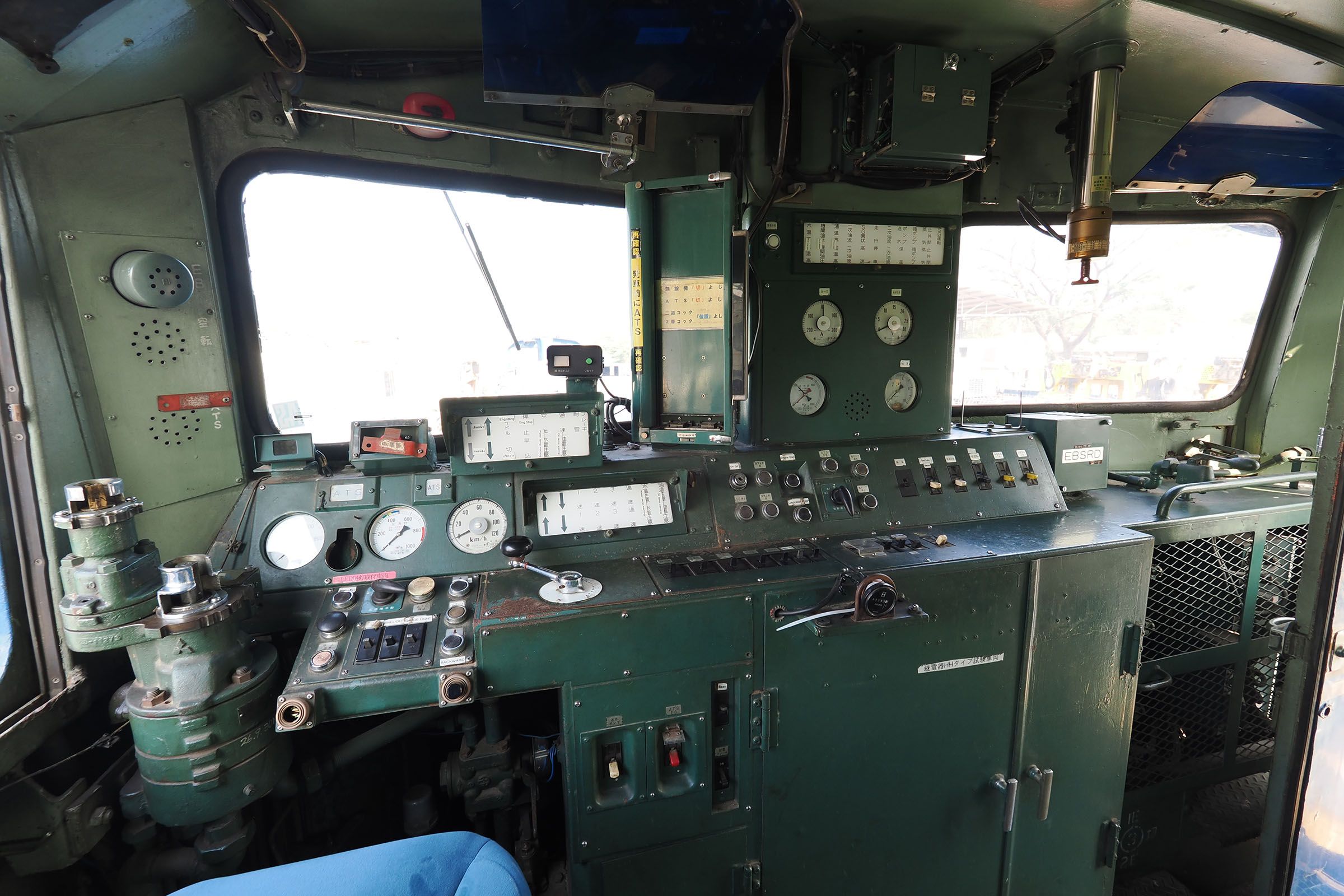 国鉄 JR DD51 運転台 表示灯 ディーゼル機関車 画像 | 北海道から東南アジアへ渡った機関車｢DD51｣の今 熱帯の地で50歳