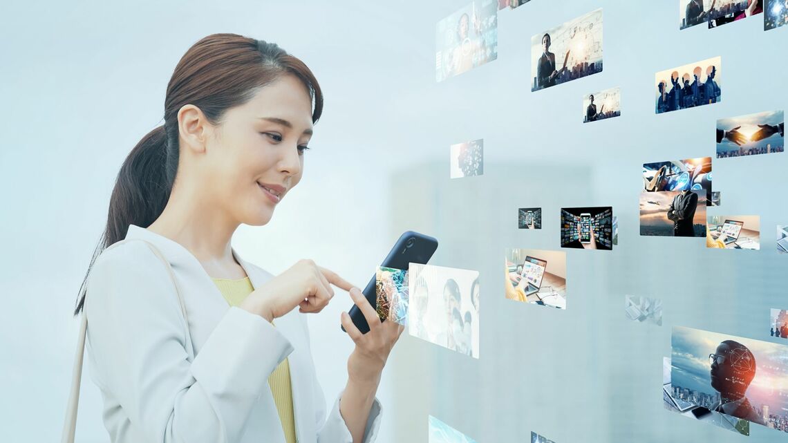 女性 スマホ つい見る チェック