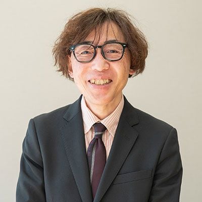 神戸悟（かんべ・さとる）教育ジャーナリスト 、大学入試ライター、リサーチャー1985年河合塾入職後、20年以上にわたり大学入試情報の収集・発信業務に従事。2007年に河合塾を退職後、都内大学で合否判定や入試制度設計などの入試業務に従事し、学生募集広報業務も担当。2015年に大学を退職後、朝日新聞出版「大学ランキング」、河合塾「Guideline」などでライター、エディターを務めるなど多くの媒体に寄稿。その後、国立研究開発法人を経て、2016年より大学のさまざまな課題を支援するコンサルティングを行っている。河合塾グループのKEIアドバンスで入試データを活用したシミュレーションや市場動向調査等を行うほか、将来構想・中期計画策定、新学部設置、入試制度設計の支援なども行っている（写真：本人提供）