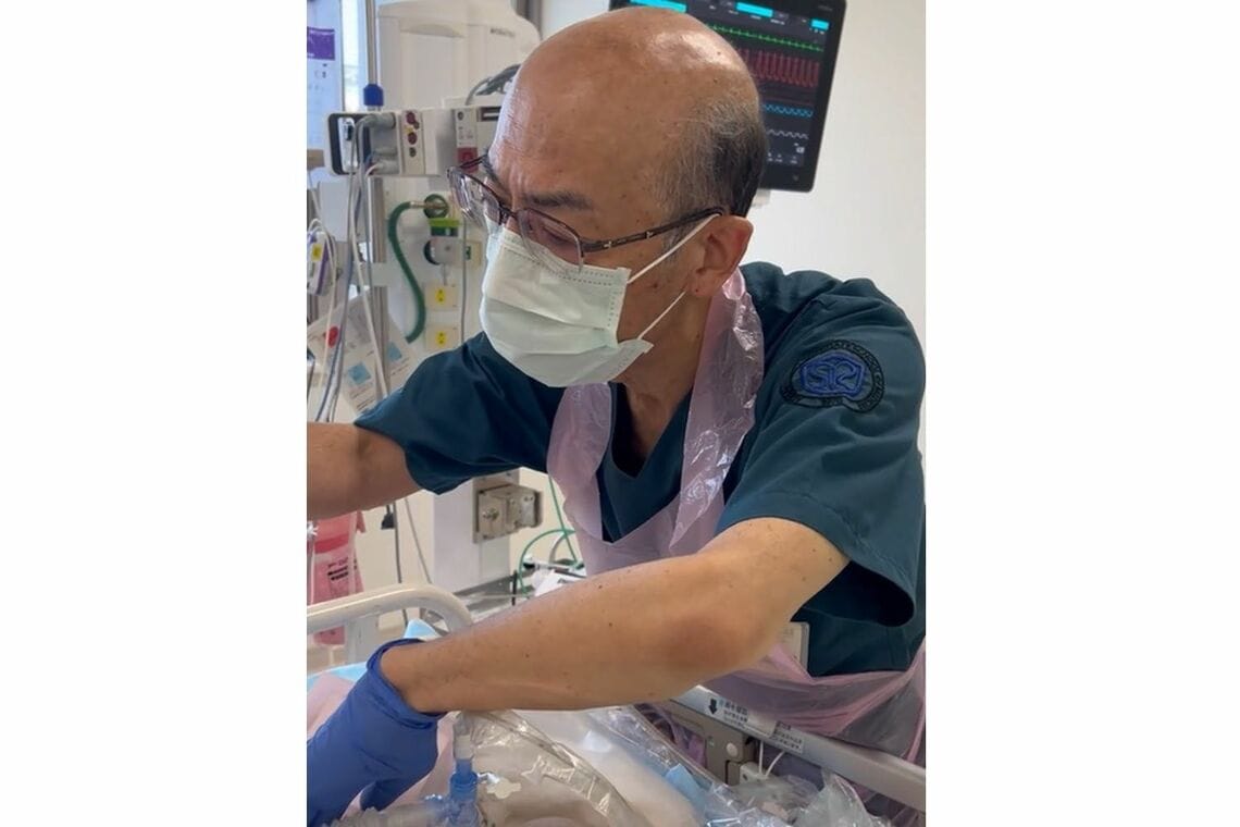 ICUで処置を行っている様子（写真：中永さん提供）