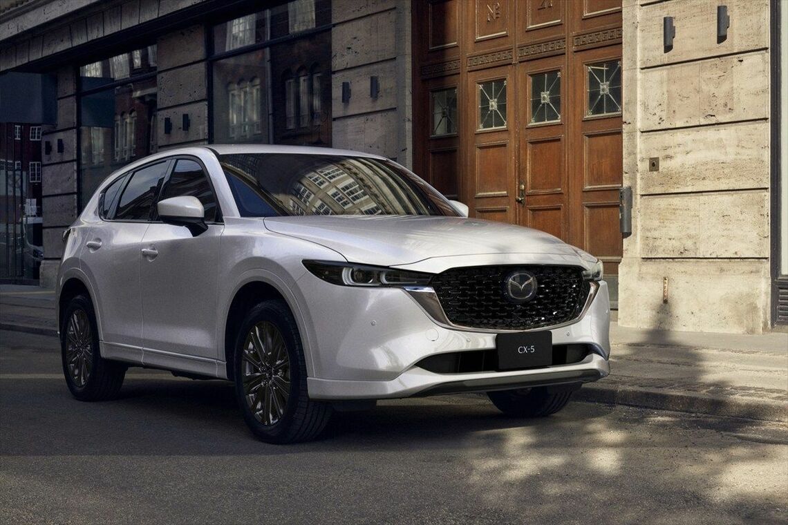 「CX-5」は2017年の発売で、2025年7月に新型モデルを先行公開。2026年に発売する（写真：マツダ）