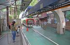上野動物園東園駅に進入する40形