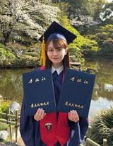 慶應MBAを無事に修了した小杉さん。表情に凛々しさを感じる（写真：本人提供）