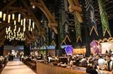 スタジオツアー東京のフードホール（記者撮影）