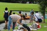 ゴルフ場内にある池で遊ぶ「じゃぶじゃぶ池」（写真：鹿沼グループ提供）