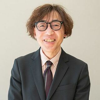 神戸悟（かんべ・さとる）教育ジャーナリスト 、大学入試ライター、リサーチャー1985年河合塾入職後、20年以上にわたり大学入試情報の収集・発信業務に従事。2007年に河合塾を退職後、都内大学で合否判定や入試制度設計などの入試業務に従事し、学生募集広報業務も担当。2015年に大学を退職後、朝日新聞出版「大学ランキング」、河合塾「Guideline」などでライター、エディターを務めるなど多くの媒体に寄稿。その後、国立研究開発法人を経て、2016年より大学のさまざまな課題を支援するコンサルティングを行っている。河合塾グループのKEIアドバンスで入試データを活用したシミュレーションや市場動向調査等を行うほか、将来構想・中期計画策定、新学部設置、入試制度設計の支援なども行っている（写真：本人提供）