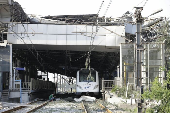 近くを走る鉄道も大きな被害を受けた