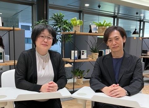 営業企画部の沓名知子氏（左）と店舗事業本部課長の大屋隆明氏。社内でもD&Iの意識が年々高まり、女性だけでなく男性も働きやすくなったことを実感しているそうだ（写真：筆者撮影）