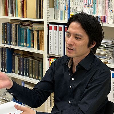 内田康弘（うちだ・やすひろ）愛知学院大学教養部准教授専門は教育社会学。通信制高校やサポート校、定時制高校に関心を持ち、高校生の教育機会や生徒文化、進路選択に関する研究に取り組んでいる。主な論文に「サポート校生徒と大学進学行動」（『教育社会学研究』第98集）、共著に『改訂新版 通信制高校のすべて』（彩流社）など（写真：内田氏提供）