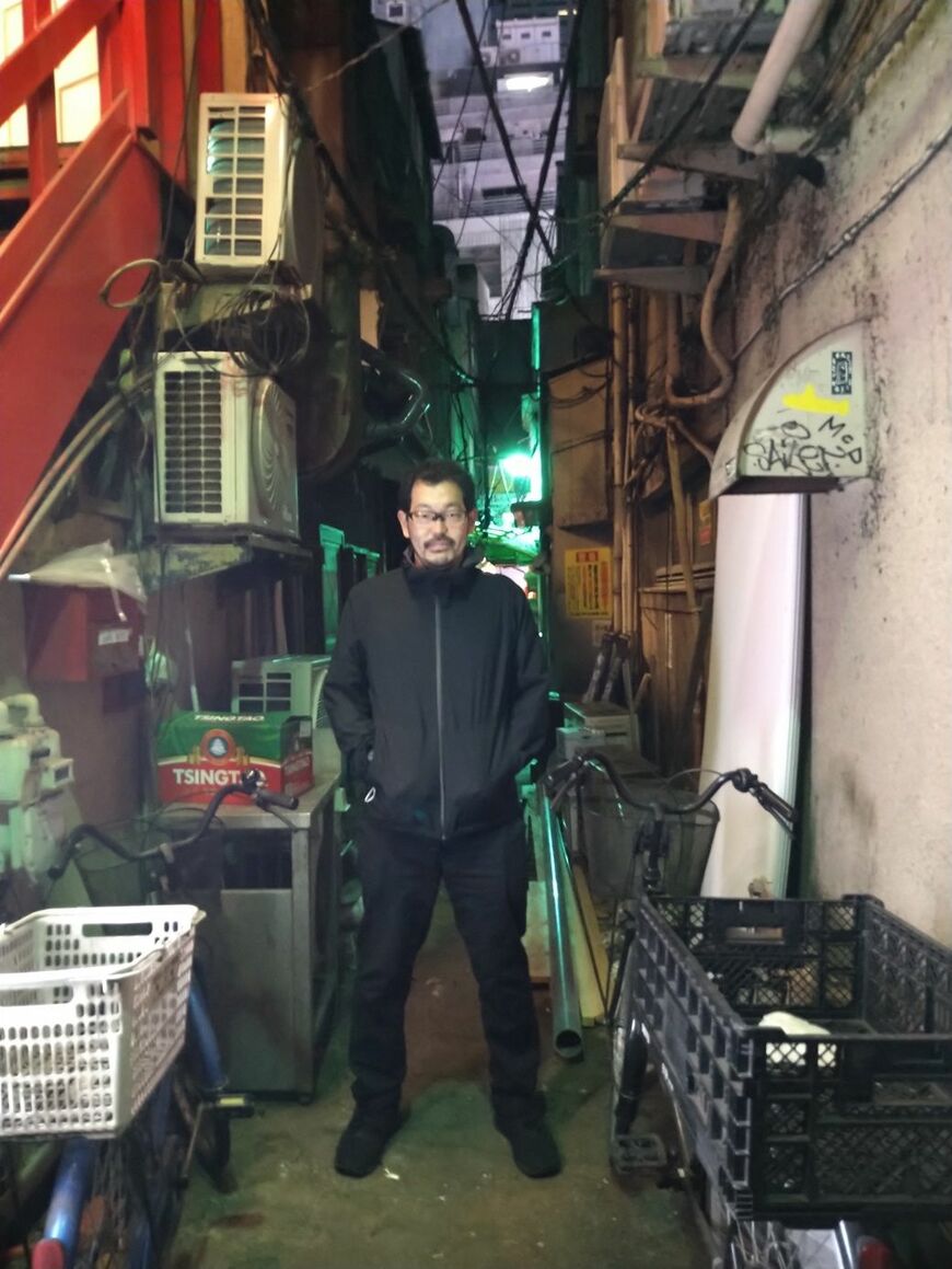 開沼博（かいぬま・ひろし）／東京大学大学院准教授・社会学者。1984年生まれ。東京大学卒。同大学院博士課程単位取得。立命館大学准教授などを経て、2021年東京大学大学院情報学環准教授。近著に『日本の盲点』（PHP研究所）。「漂白される社会＝日本」をテーマにフィールドワークを続け、現代日本の闇を追い続ける（筆者撮影）