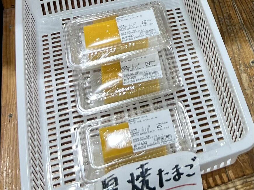 日南市飫肥（おび）の名物である厚焼たまご。飫肥の厚焼たまごは「殿様用のスイーツ」と呼ばれており、じっくり時間をかけて弱火で焼いたまるでプリンのような食感と味わいの卵焼きだ（筆者撮影）