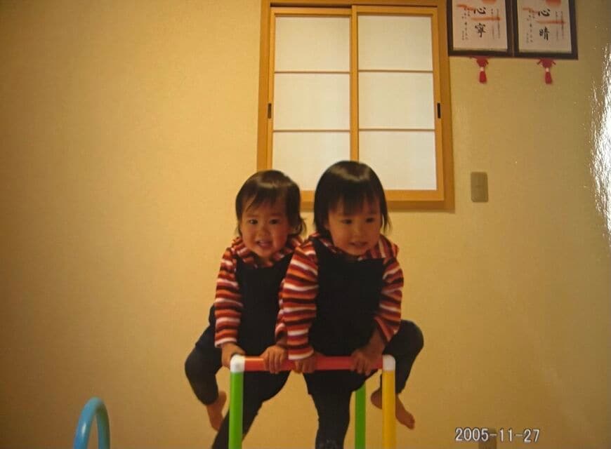 双子の妹と（写真：兼子さん提供）