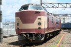 443系の顔立ちは485系特急電車などとよく似ている