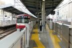 横浜方面から見た下りホーム