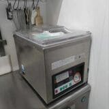 この機械を使ってパック詰めするらしい（著者撮影） 