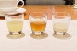グレープフルーツジュース、デ・ジャルダン・ド・ピエール（紅茶ベースにジャスミン、スミレなどを加えたブレンドティー）、柚麹ドリンク（筆者撮影）
