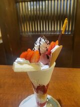 うしろから見たパフェ
