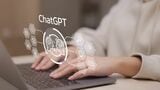 ChatGPTを少し触ってみただけで「思ったより使えないな」などと言って安心していませんか？（写真：Supatman／PIXTA）