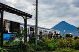 西大山駅と開聞岳