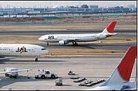 【産業天気図・空運業】先行きは「曇り」模様。国際線ビジネス客が牽引するものの、観光需要や国内線が軟調。燃料高騰も打撃