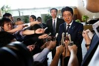 ｢秋葉原での首相発言は全く問題ない｣ 安倍首相への批判を振り払う菅官房長官