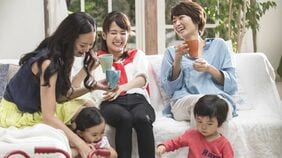 ランチ会で繰り出されるママ友たちからの《さりげないマウンティング》に心をザワつかせないで済ませる｢3つの方法｣