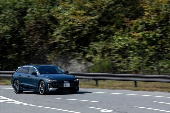 筆者による試乗シーン