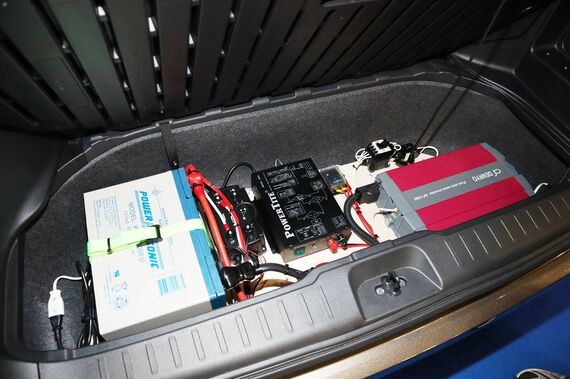 床下に収納された電動ユニット