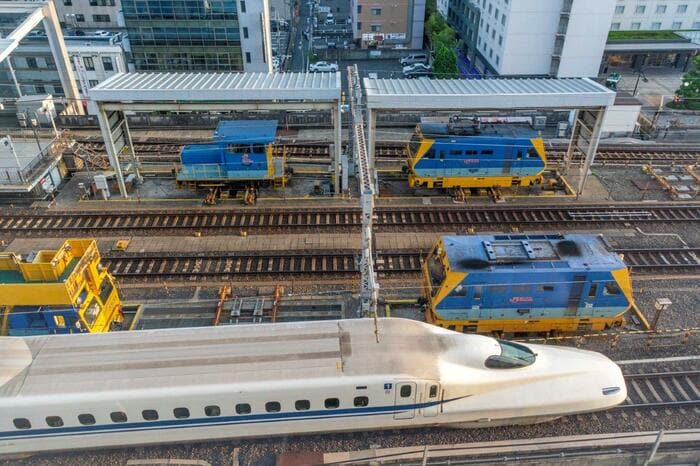 「都シティ 近鉄京都駅」から見える東海道新幹線と確認車