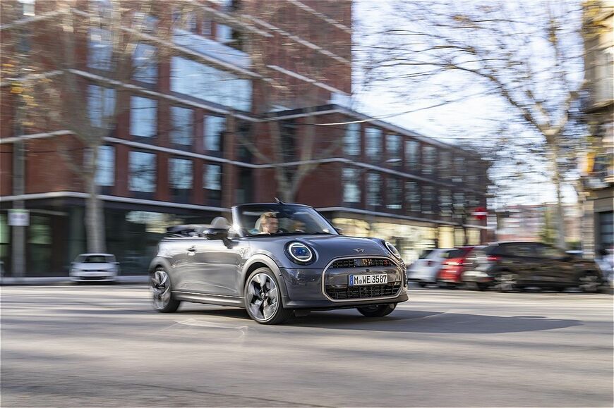 MINI（ミニ）の新型「ミニ・クーパー・コンバーチブルS」（写真：MINI）