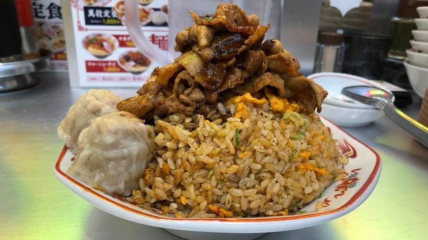 「萬龍」の肉玉炒飯