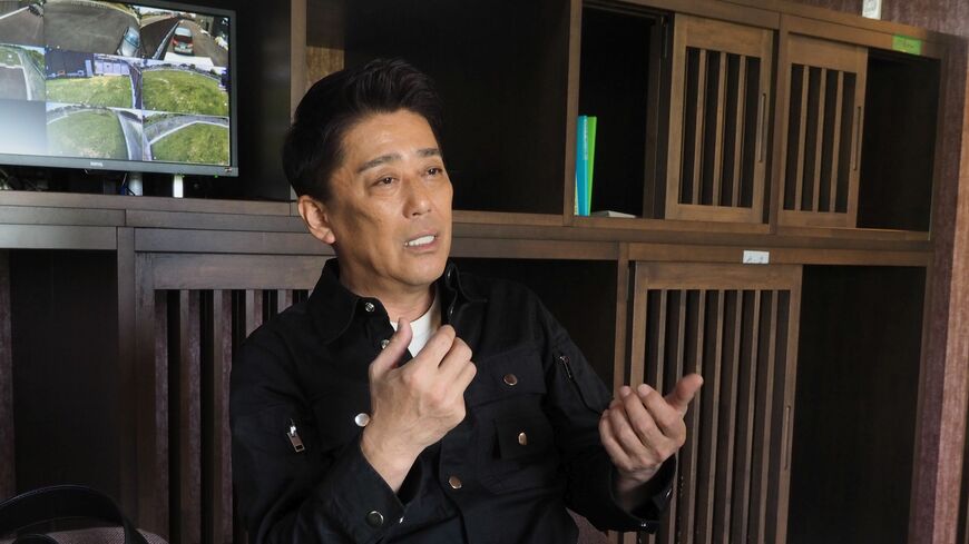 インタビューで「さかがみ家」に対する熱い思いを語る坂上さん（写真：著者提供）
