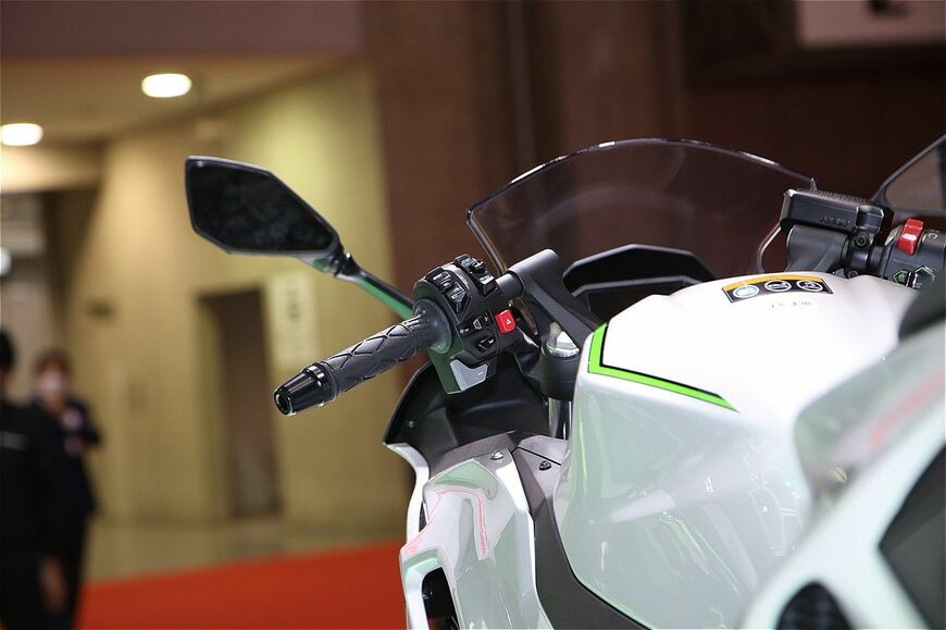 カワサキモータース「ニンジャ7ハイブリッド」（筆者撮影）