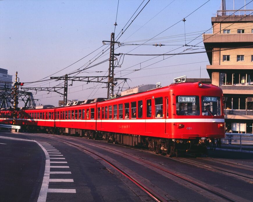 1956年に登場し、京急の看板電車として快特などで活躍した旧600形（撮影：南正時）