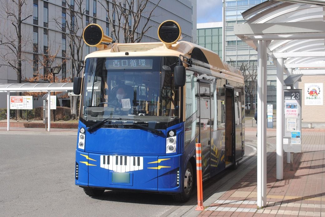 メロディバスからは古関裕而の名曲が流れている