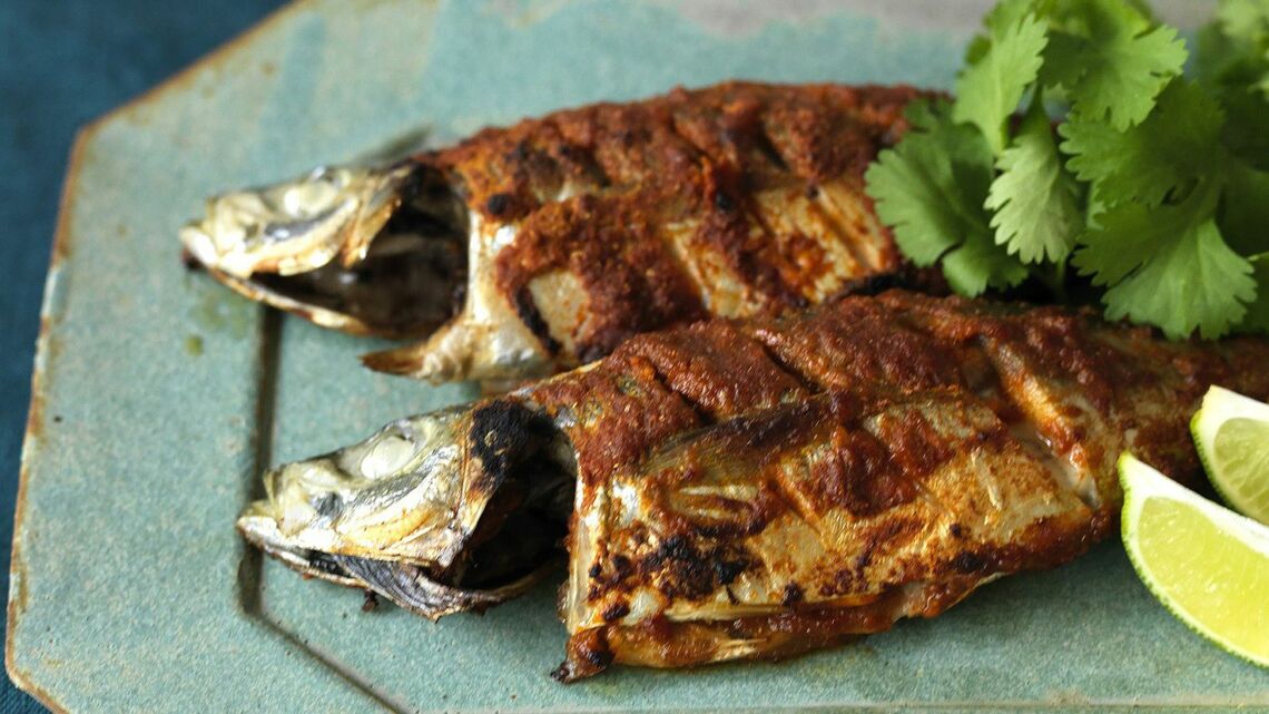 アジやイワシ、サバなど身近な魚で作れるスパイス焼き（写真：吉澤健太） 