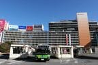 西側にはバスターミナルが広がっている