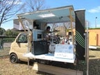 軽トラの荷台がライブの会場。実際に演奏も行われた