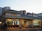 夕暮れのときわ台駅舎