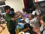 敬老会。今の悪石島を築いてきた高齢者を皆でねぎらう（画像提供：片野田隆紀）