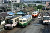 鹿島鉄道鉾田線の起点、石岡駅に並ぶ車両たち。まるで模型のような光景だった（撮影：南正時）