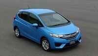 「フィットHV」でトヨタを追撃するホンダ ホンダが新型HV投入、止まらぬ低燃費争い