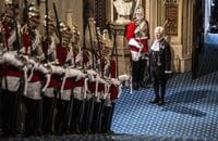 イギリス上院が｢黒杖官｣に女性を指名 サラ･クラークさん､650年の歴史で初