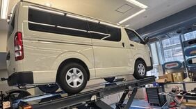 【ビフォー･アフター】ハイエースにヤマハ｢パフォーマンスダンパー｣を自腹装着！走りの劇的変化をレビュー