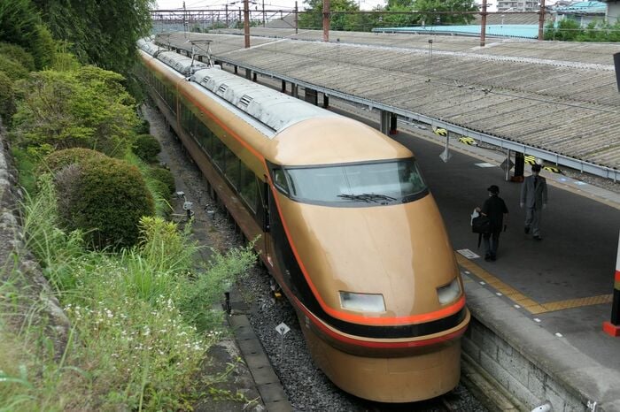 東武日光駅に停車する日光詣スペーシア