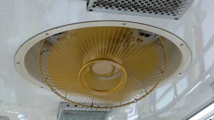 扇風機は本物の金箔を貼っている