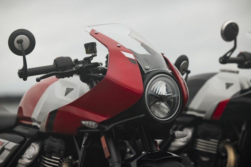 トライアンフの新型バイク「スラクストン400」（写真：トライアンフモーターサイクルズジャパン）