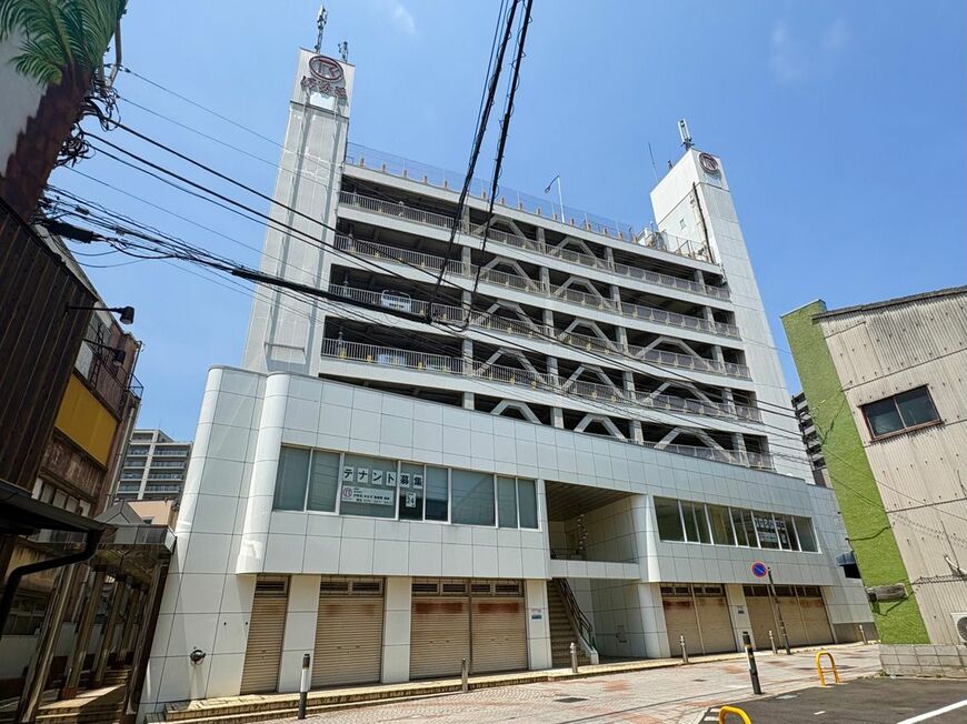 鹿島町にある伊勢甚の旧店舗。現在は駐車場として使われている（写真：筆者撮影）