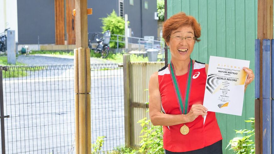 73歳でリレーの世界記録を更新、74歳の今も週2回グラウンドに通う松尾真弓さん
