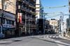 梅田通りのY字路から旧日光街道を見る。